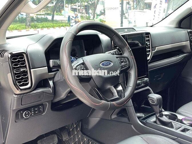 Ford Everest 2024 Ambiente 2.0L 4x2 AT - 12000 km