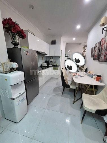 NHÀ MỚI NHÀ ĐẸP HÀNG HIẾN CHNHS CHỦ BÁN 4 TỶ 8 NGAY CÁCH 80M NGUYỄN VĐ