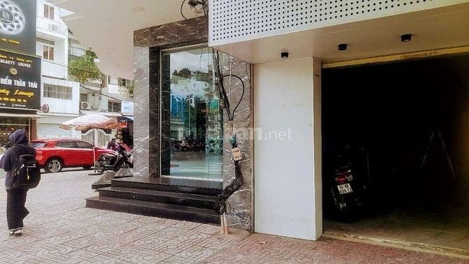 Cho thuê mặt bằng mặt tiền Nguyễn Văn Cừ, P.2, Q.5 giá 18tr