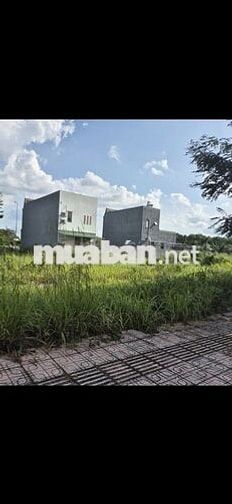 Bán 196 m2 đất, full thổ, Bến Cát, mặt tiền Hùng Vương, sổ hồng riêng.