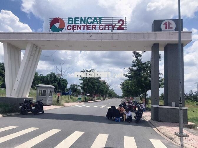 Bán 196 m2 đất, full thổ, Bến Cát, mặt tiền Hùng Vương, sổ hồng riêng.