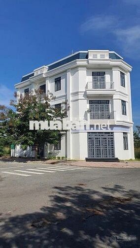 Bán 196 m2 đất, full thổ, Bến Cát, mặt tiền Hùng Vương, sổ hồng riêng.
