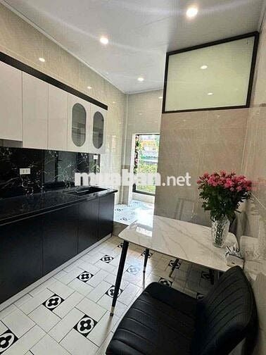 Bán nhà tập thể phố Lê Duẩn nhà đẹp 2 thoáng ở ngay 60m tầng 2 giá 2.1
