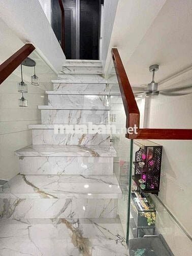 Nhà Âu Dương Lân lửng lầu sân thượng