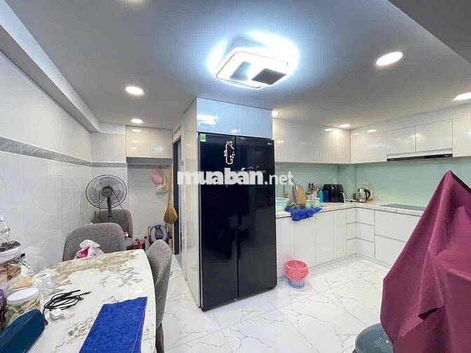 Nhà Âu Dương Lân lửng lầu sân thượng