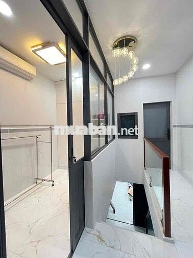 Nhà Âu Dương Lân lửng lầu sân thượng