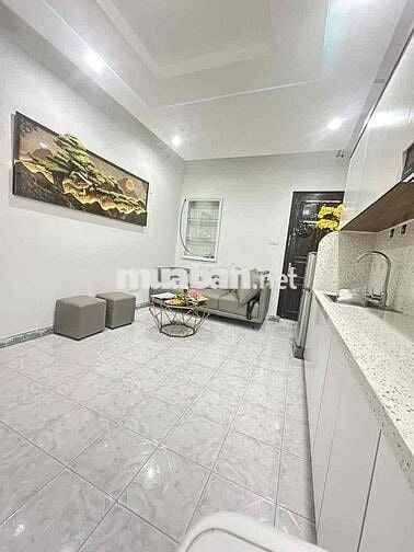 Bán nhà tập thể phố 8/3 nhà đẹp 2 thoáng ở ngay 50m Tâng 2 giá 2,58 tỷ