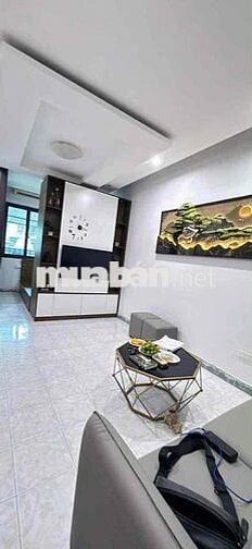 Bán nhà tập thể phố 8/3 nhà đẹp 2 thoáng ở ngay 50m Tâng 2 giá 2,58 tỷ