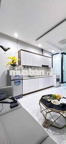 Bán nhà tập thể phố 8/3 nhà đẹp 2 thoáng ở ngay 50m Tâng 2 giá 2,58 tỷ