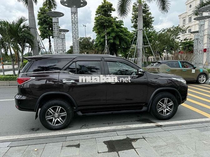 Toyota Fortuner 2017 2.4G 4x2 - máy dầu số sàn gia