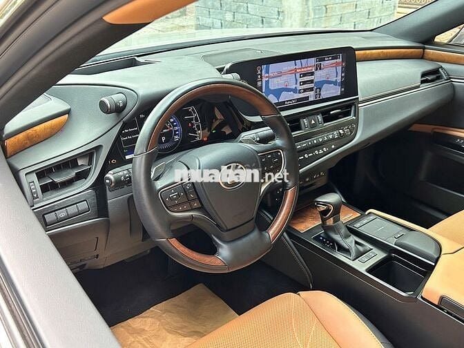 Lexus ES250 2022 - 28000km - 01 chủ giữ gìn, đi kỹ