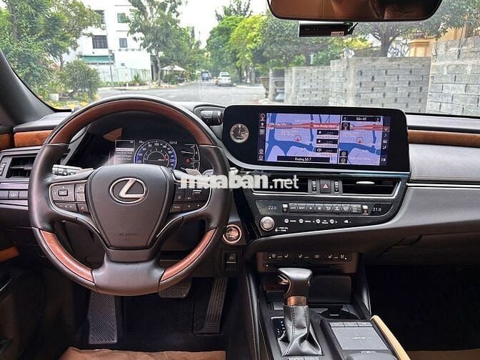 Lexus ES250 2022 - 28000km - 01 chủ giữ gìn, đi kỹ