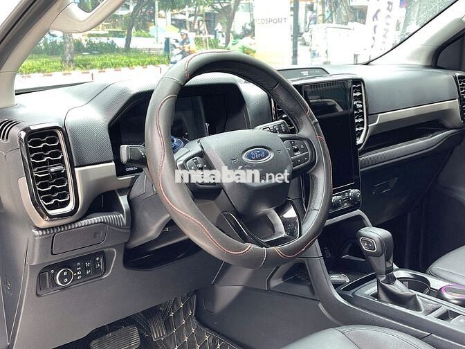 FORD EVEREST AMBIENT 1 CẦU 2024 - 12000KM