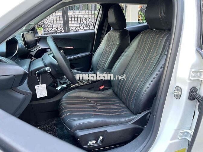 Peugeot 2008 2025 Active 1.2 AT - 5000 km