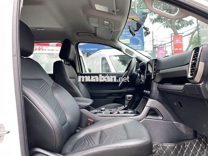 FORD EVEREST AMBIENT 1 CẦU 2024 - 12000KM
