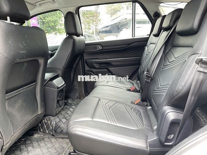 FORD EVEREST AMBIENT 1 CẦU 2024 - 12000KM