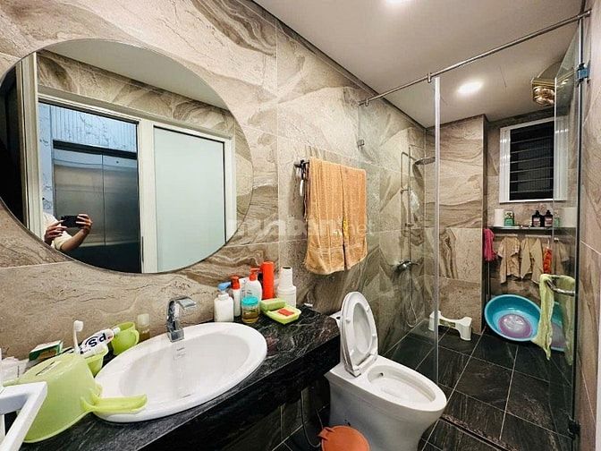 Xuân Thủy 65m2*7T, 3 thoáng, cách phố 50m, thuê 60tr/th, đủ PCCC 14 tỷ