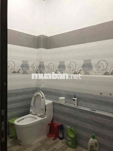 Cho thuê nhà Nguyên Căn, 100m2, nội thất cơ bản, đường Dankia Phường 7
