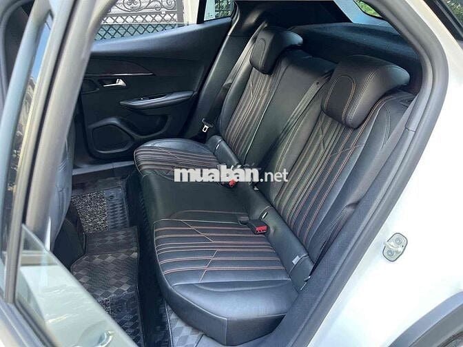 Peugeot 2008 2025 Active 1.2 AT - 5000 km