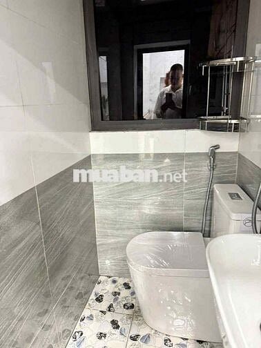 Bán Nhà TT 8/3, 25M - Tầng 3 Giá 1,4 Tỷ. Full nội thất, thoáng sáng