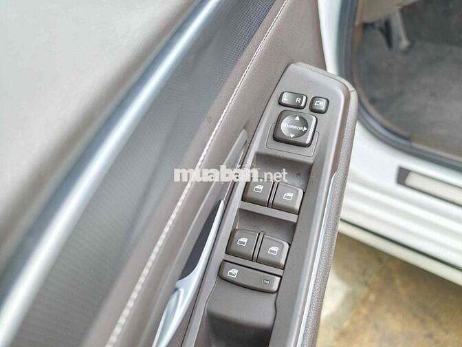 VinFast Lux A2.0 2019 2.0 AT - km màu trắng