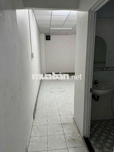 Nhà 3 tầng Q1, 4PN, 7 máy lạnh, mới đẹp, chỉ 30tr/tháng