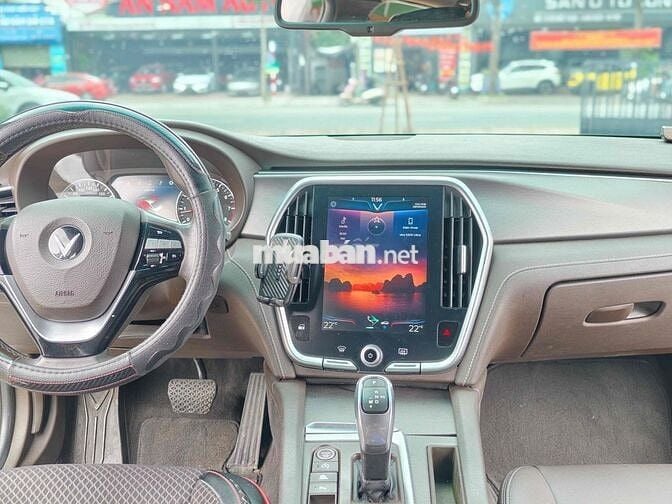 VinFast Lux A2.0 2019 2.0 AT - km màu trắng