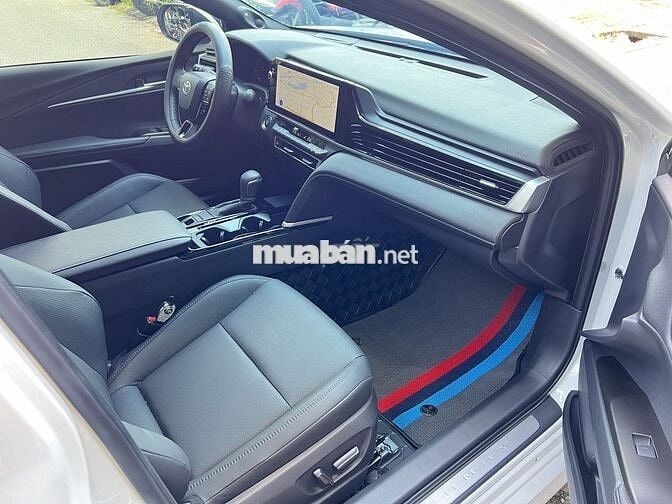 Toyota Camry 2025 2.0Q siêu lướt “1 nghìn 500km”