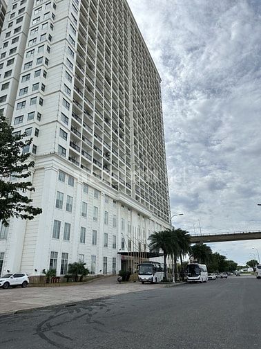 Mặt tiền ngay toà Khách sạn Golden Bay Sát Cầu Thuận Phước.