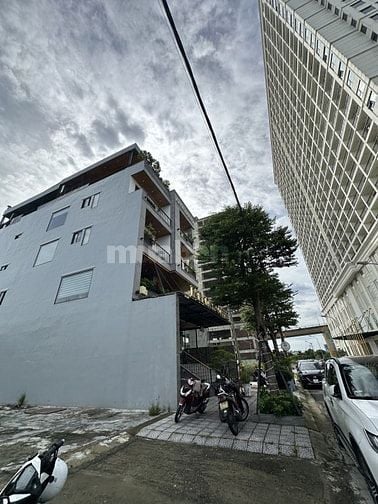 Mặt tiền ngay toà Khách sạn Golden Bay Sát Cầu Thuận Phước.
