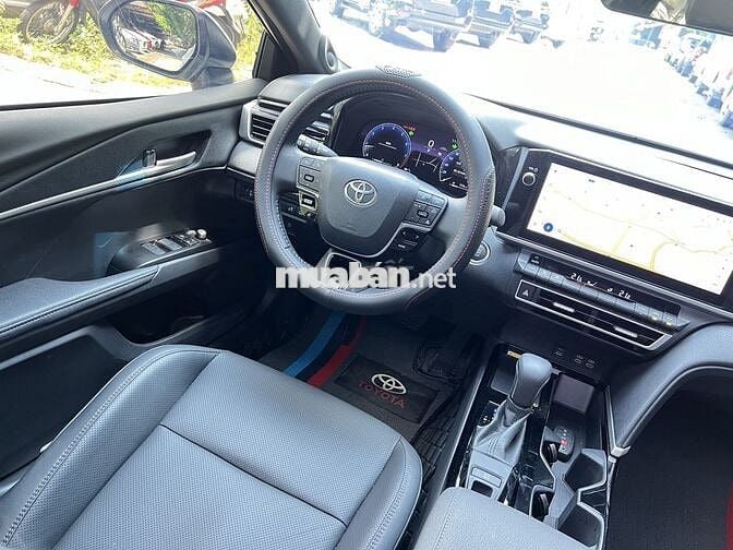 Toyota Camry 2025 2.0Q siêu lướt “1 nghìn 500km”