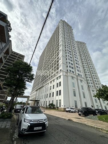 Mặt tiền ngay toà Khách sạn Golden Bay Sát Cầu Thuận Phước.