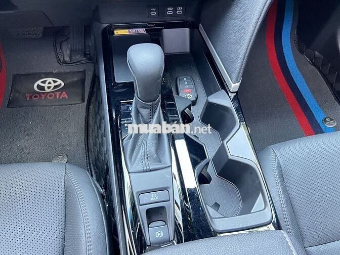 Toyota Camry 2025 2.0Q siêu lướt “1 nghìn 500km”