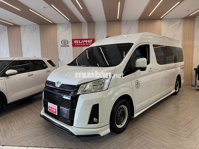 Toyota Hiace 2021 nhập Thái