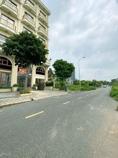 Bán toà nhà MT Phan Bá Vành, Quận 2, 288m2 đất, 1 hầm + 7 tầng