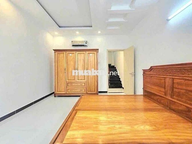 NHÀ 3 TẦNG, NHÀ BÈ, HẺM XE HƠI, 5.3 x 10m, DỌN VÀO Ở NGAY