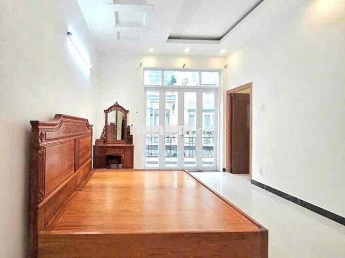 NHÀ 3 TẦNG, NHÀ BÈ, HẺM XE HƠI, 5.3 x 10m, DỌN VÀO Ở NGAY
