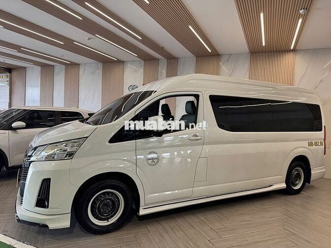 Toyota Hiace 2021 nhập Thái