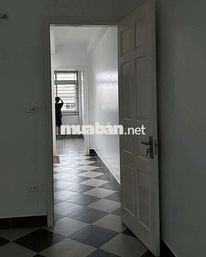 Chính chủ cho thuê nhà 65m² – ngõ 399 Âu Cơ, Tây Hồ.
có 4 phòng ngủ
