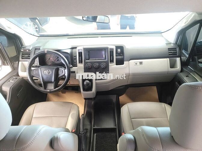 Toyota Hiace 2021 nhập Thái