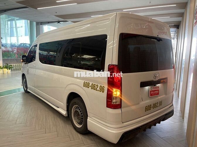 Toyota Hiace 2021 nhập Thái