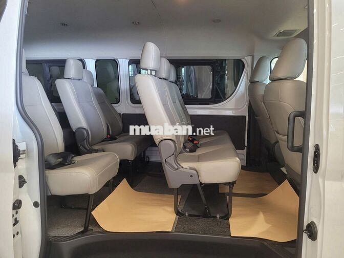 Toyota Hiace 2021 nhập Thái