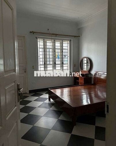 Chính chủ cho thuê nhà 65m² – ngõ 399 Âu Cơ, Tây Hồ.
có 4 phòng ngủ