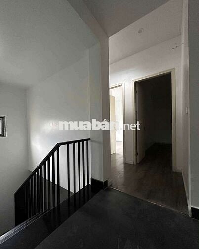 Cho thuê nhà 2 tầng .
Dc: ngõ 238 Âu Cơ, Tây Hồ,- 2 Tầng - 50m²