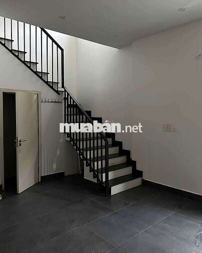 Cho thuê nhà 2 tầng .
Dc: ngõ 238 Âu Cơ, Tây Hồ,- 2 Tầng - 50m²