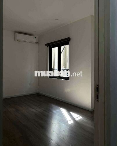 Cho thuê nhà 2 tầng .
Dc: ngõ 238 Âu Cơ, Tây Hồ,- 2 Tầng - 50m²