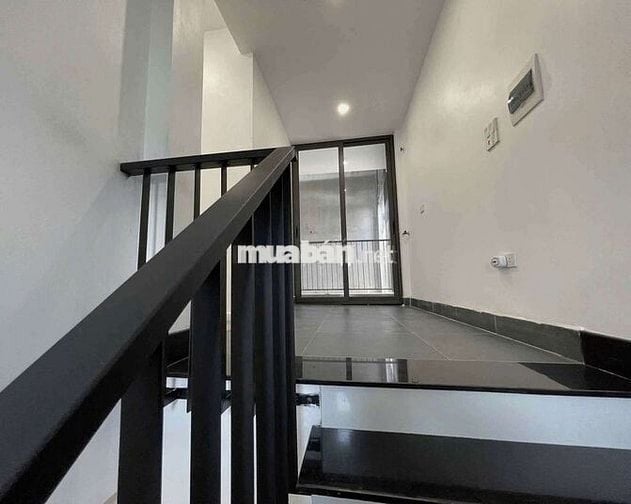Cho thuê nhà 2 tầng .
Dc: ngõ 238 Âu Cơ, Tây Hồ,- 2 Tầng - 50m²
