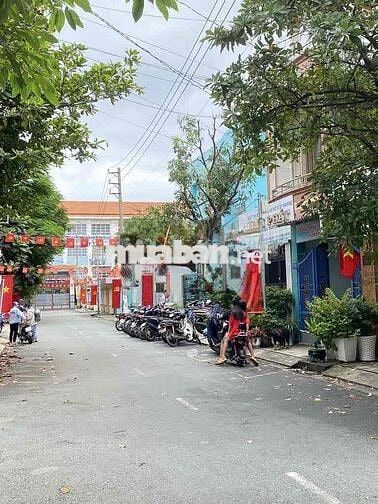 cho thuê nhà hẻm xe hơi đường tân hoà đông