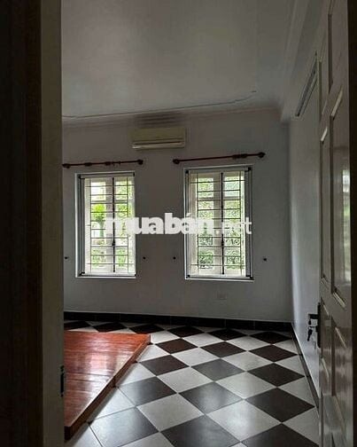 Chính chủ cho thuê nhà 65m² – ngõ 399 Âu Cơ, Tây Hồ.
có 4 phòng ngủ