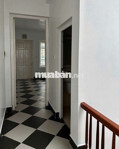Chính chủ cho thuê nhà 65m² – ngõ 399 Âu Cơ, Tây Hồ.
có 4 phòng ngủ
